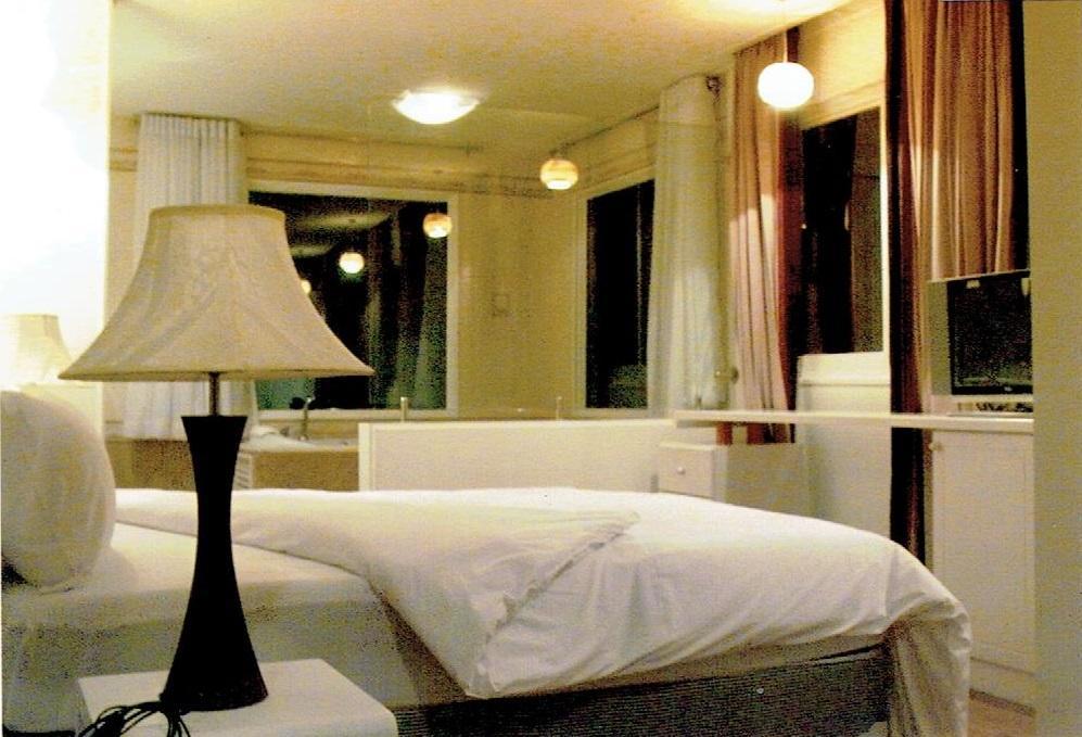 Strand Inn Hotel Бангкок Экстерьер фото