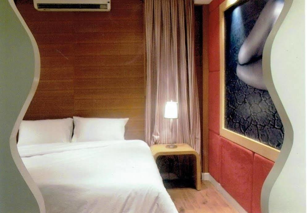 Strand Inn Hotel Бангкок Экстерьер фото